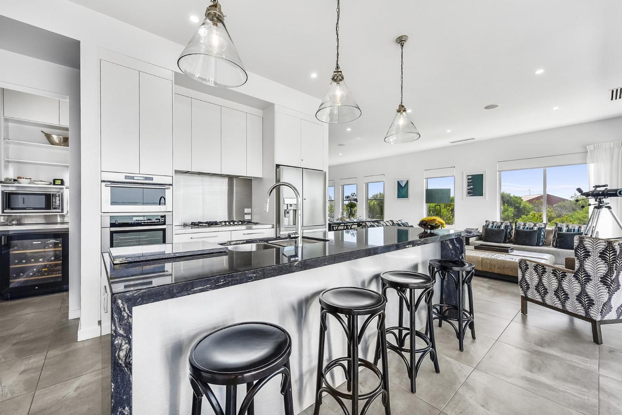 Aloha Waterfront Properties Robe Phòng bức ảnh